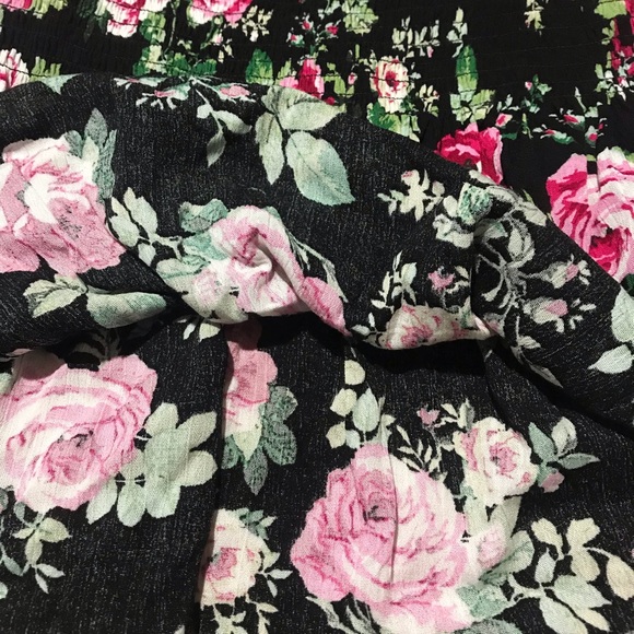 BLACK FLORAL TOP - Picture 4 of 5